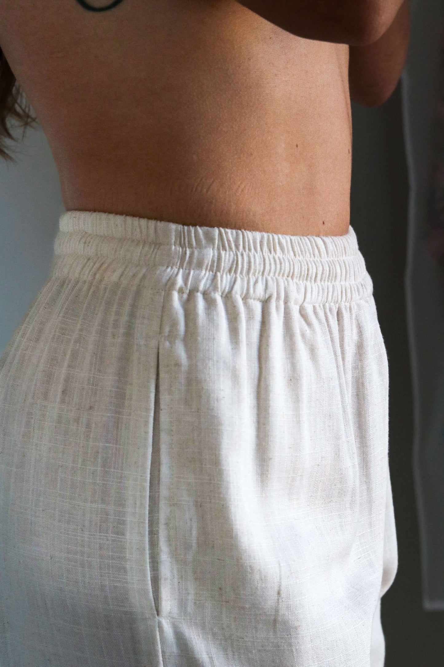 Pantalon fluide en lin blanc pour femme
