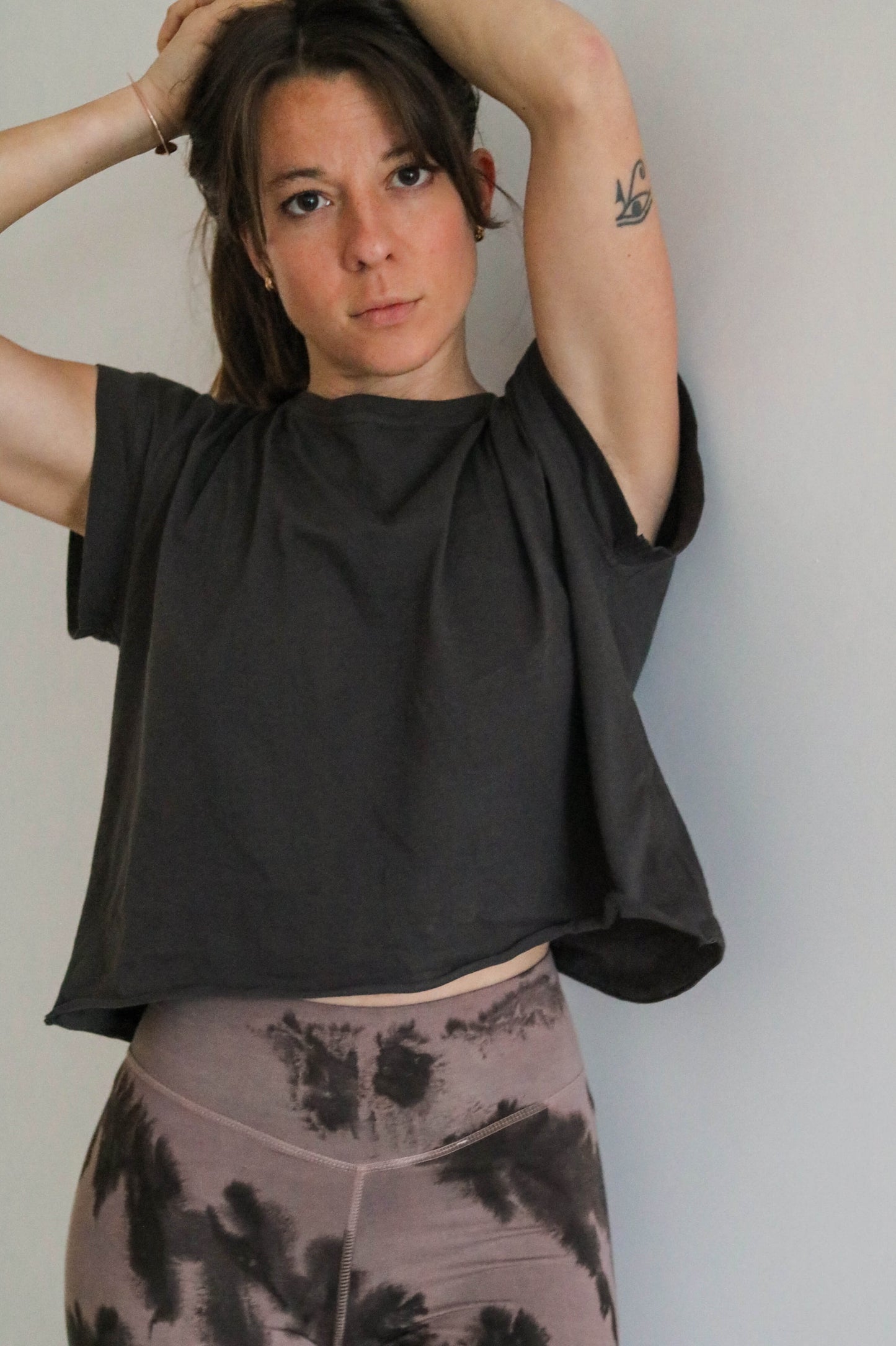 t-shirt de yoga coton bio dos nu gris