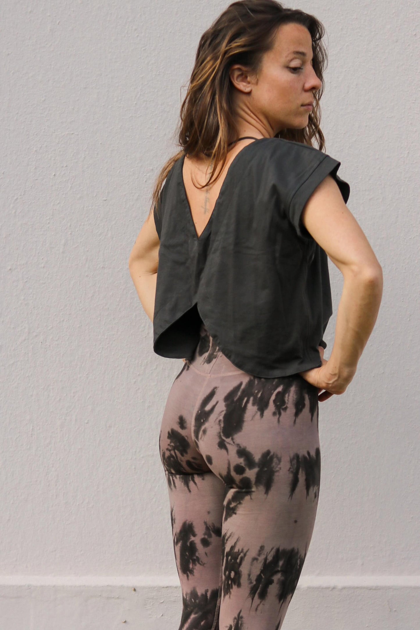 t-shirt gris croisé dans le dos léger